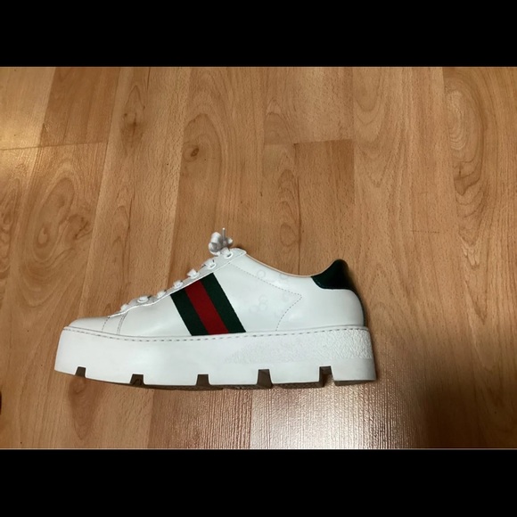 SOLD.  Gucci sneakers. - Picture 10 of 10